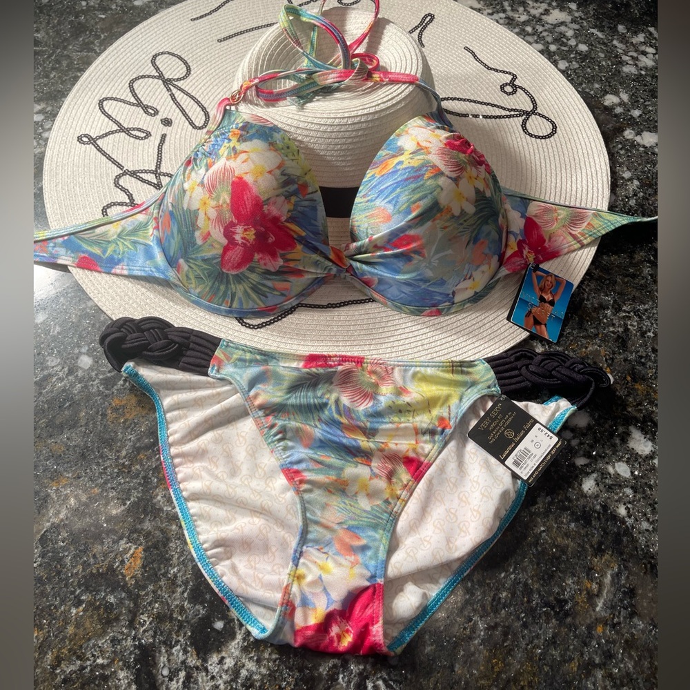 NWT 💎 Victoria’s Secret Floral Bikini Set with Tropical Print 36D/M set